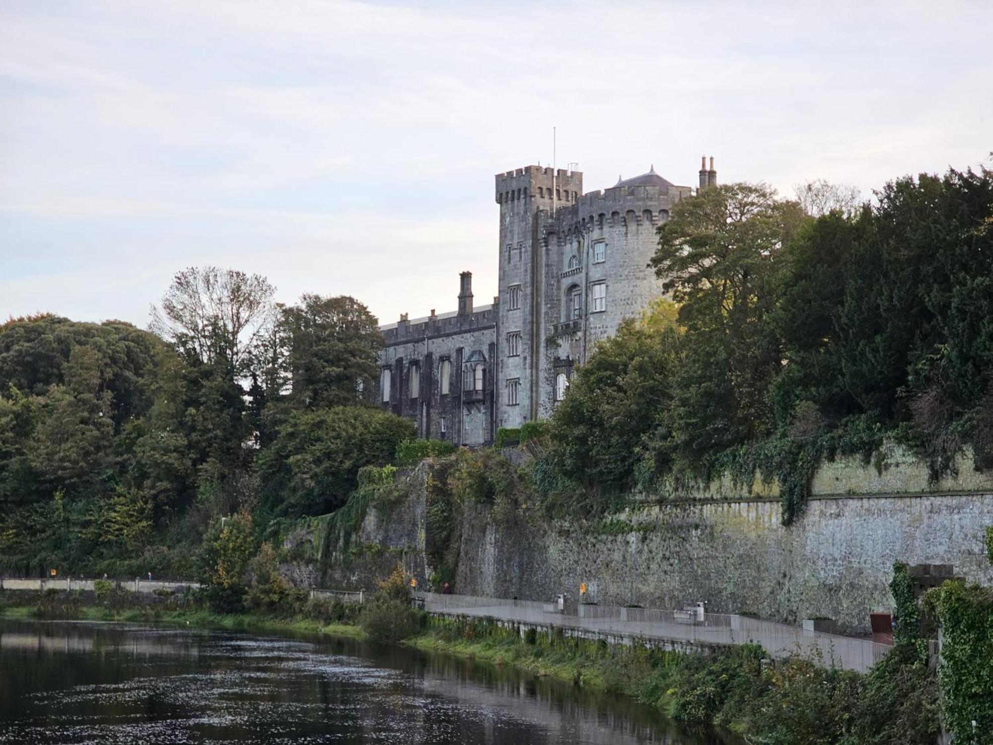 Cozy 2 Bedroom Apartment Kilkenny Esterno foto