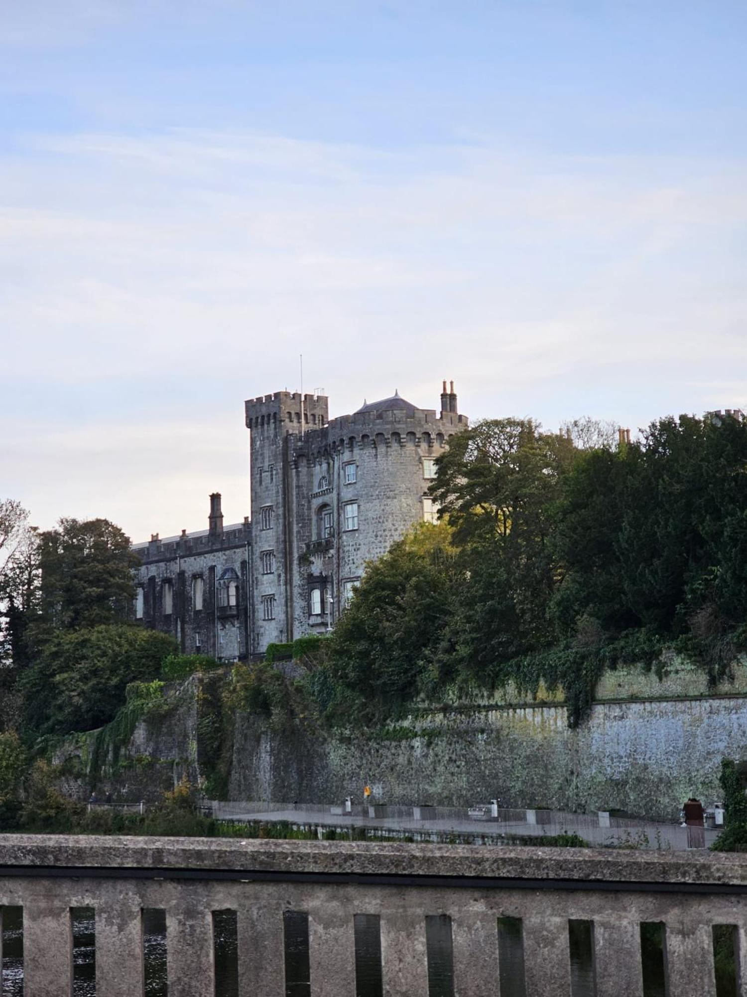 Cozy 2 Bedroom Apartment Kilkenny Esterno foto